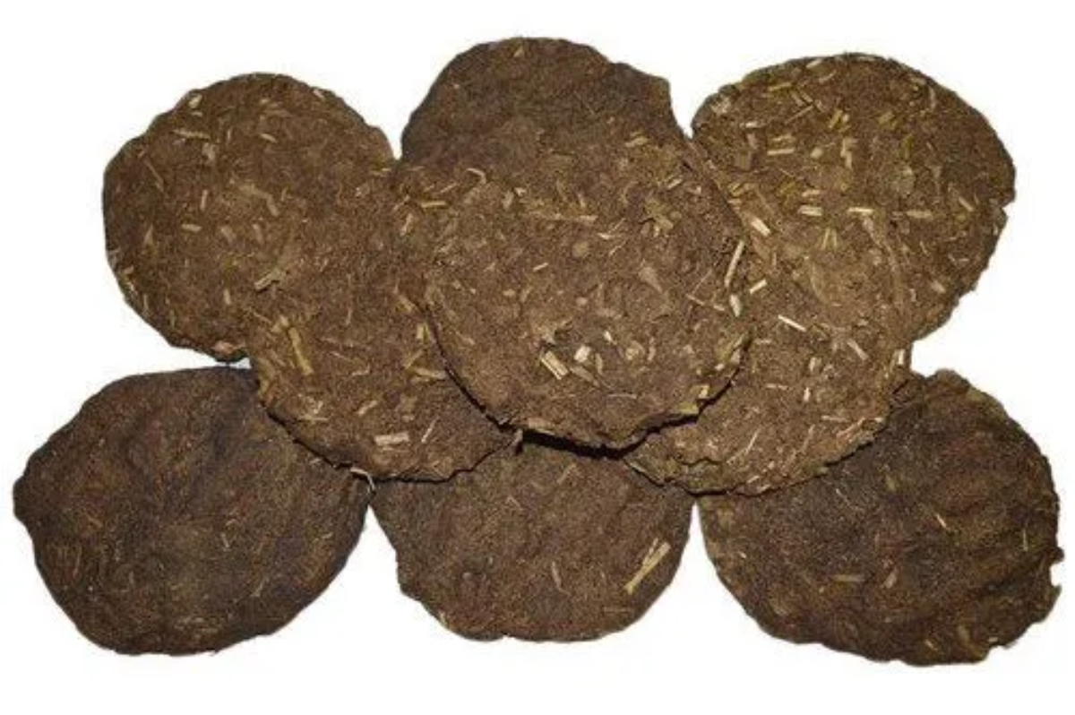 Cowdung (Natural Fertilizer)